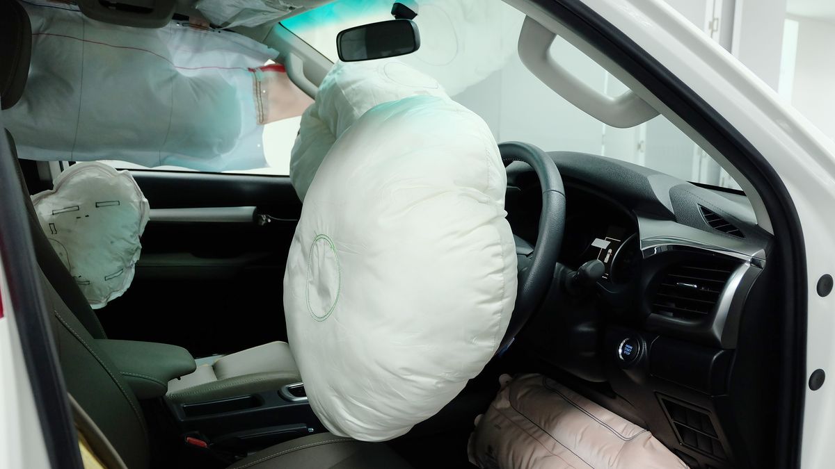 Nebezpečný nešvar: Servisy instalují levné náhražky airbagů z Číny, podle všeho zabíjejí